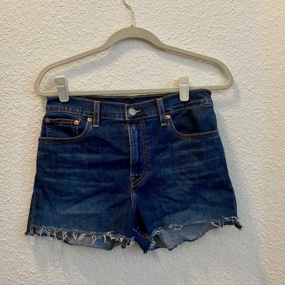 LEVI’S high waisted shorts